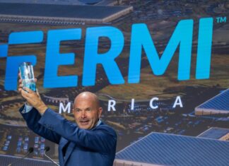 Remaniement du leadership chez Fermi : départ du PDG et du directeur financier au milieu des défis du projet