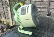 Огляд Shark Flexbreeze Hydrogo: портативний вентилятор із зволоженням для людей із «синдромом сухого ока»