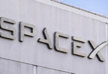 SpaceX показала інвесторам смартфон з ІІ. Ілон Маск стверджує, що такого пристрою не існує