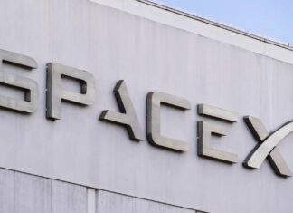 SpaceX показала інвесторам смартфон з ІІ. Ілон Маск стверджує, що такого пристрою не існує